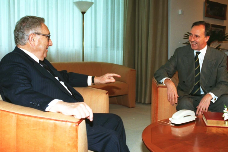 Henry Kissinger meets Paul Keating in 1995.