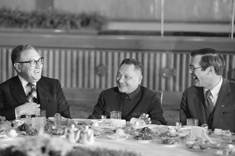Henry Kissinger, left, with Chinese deputy prime minister Deng Xiaoping in 1974. Kissinger once said that “after a dinner of Peking duck, I’ll sign anything”.