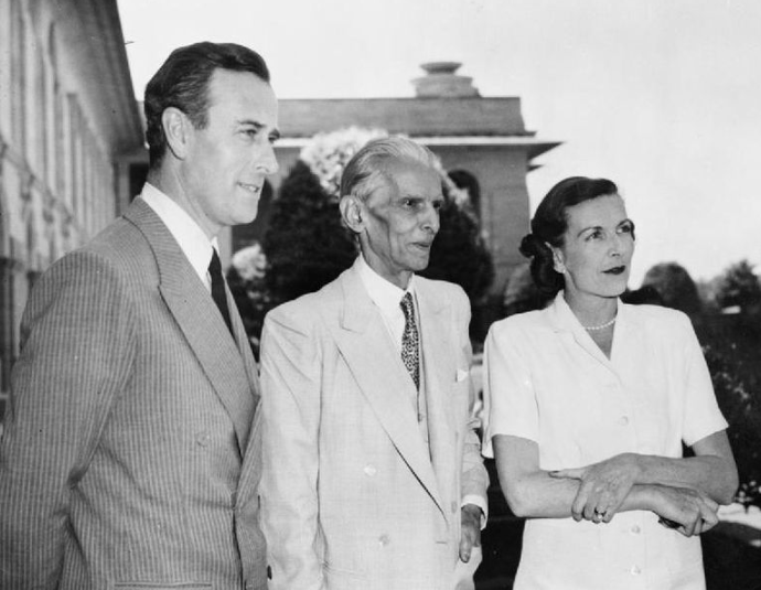 Lord Louis Mountbatten and his wife Edwina Mountbatten with Jinnah in 1947