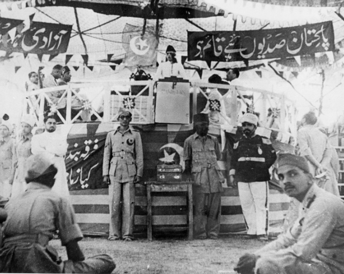 Jinnah makes a speech in New Delhi, 1943