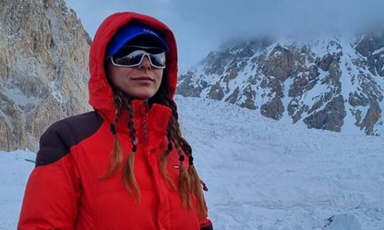 Naila Kiani became the first Pakistani woman to climb Manaslu.