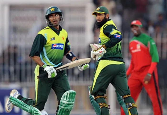 Yousaf and Malik verbally clash over Babar's captaincy.