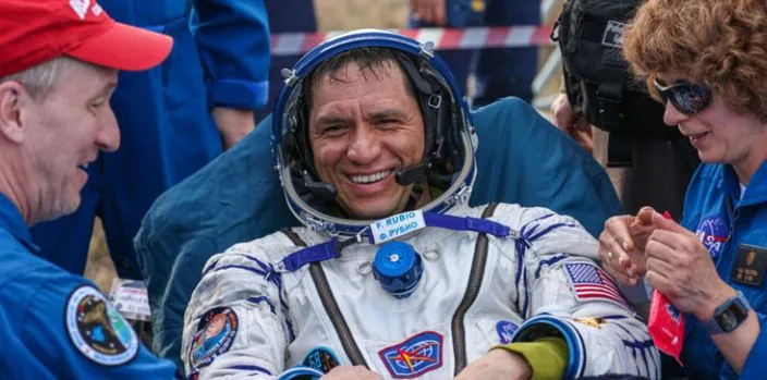 A US astronaut, Frank Rubio, returns to Earth after 371 days.