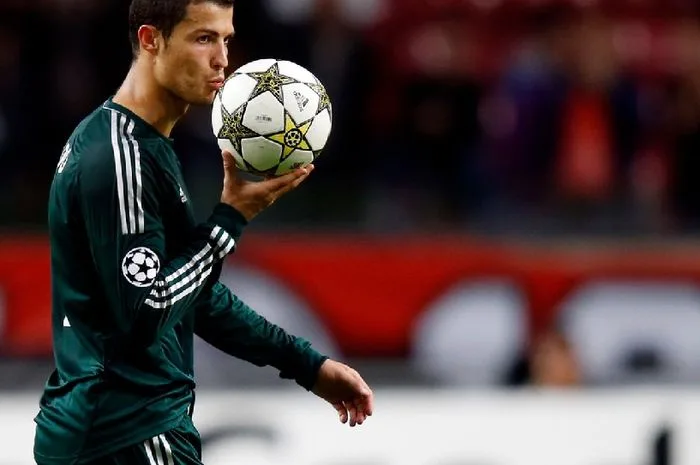 Cristiano Ronaldo scores his first hat-trick in Champions League.