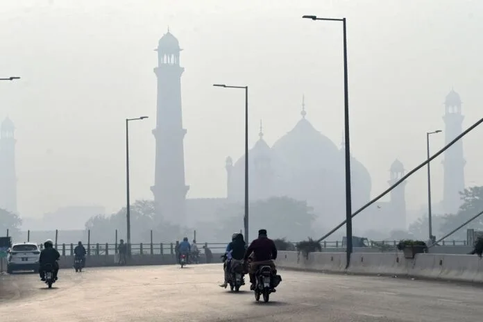 The Punjab government plans artificial rain in Lahore to decrease smog.
