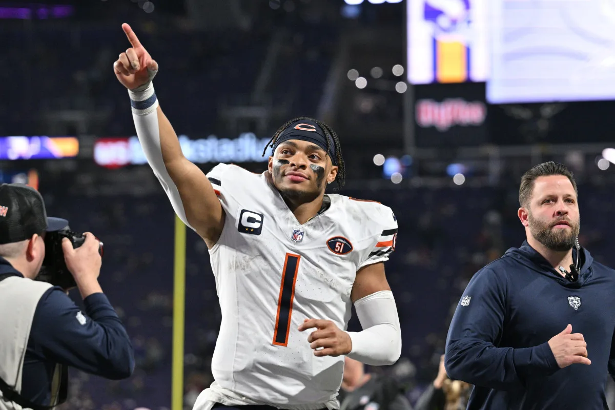 Justin Fields leads the Bears' victory against the Vikings
