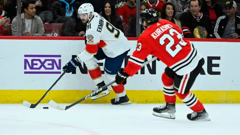 The Chicago Blackhawks defeated the Florida Panthers 5-2 on Saturday