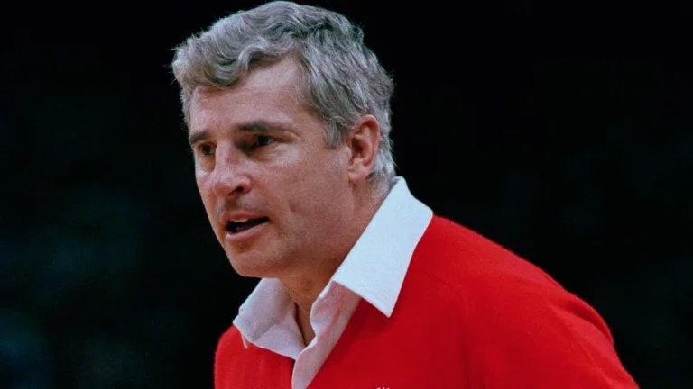 Famous basketball coach Bobby Knight passes away at 83.
