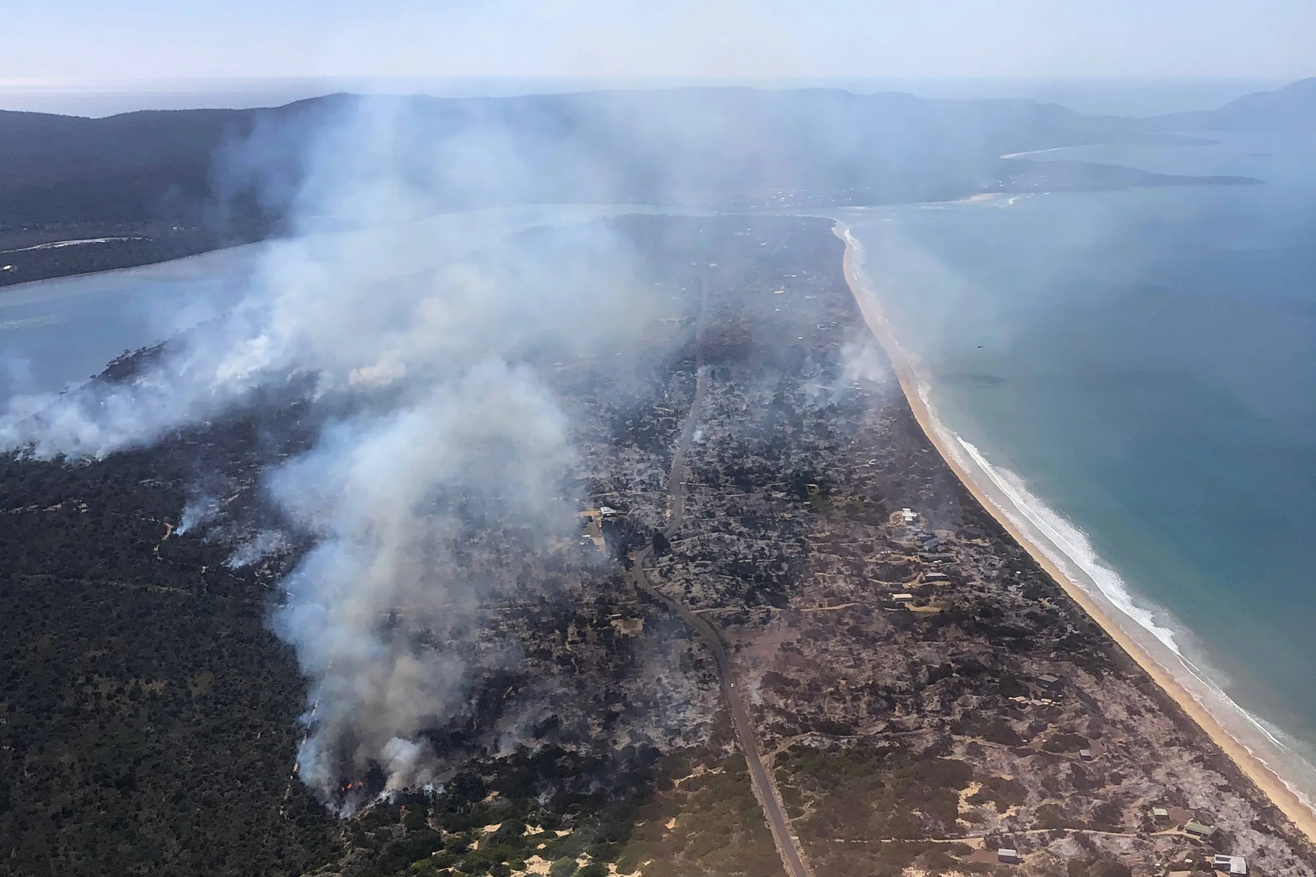Emergency warning for fire at Tasmanian Dolphin Sands reissued