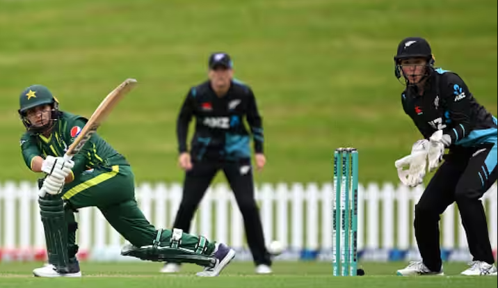 Pakistani women won the historic T20 series by defeating New Zealand by 10 runs.