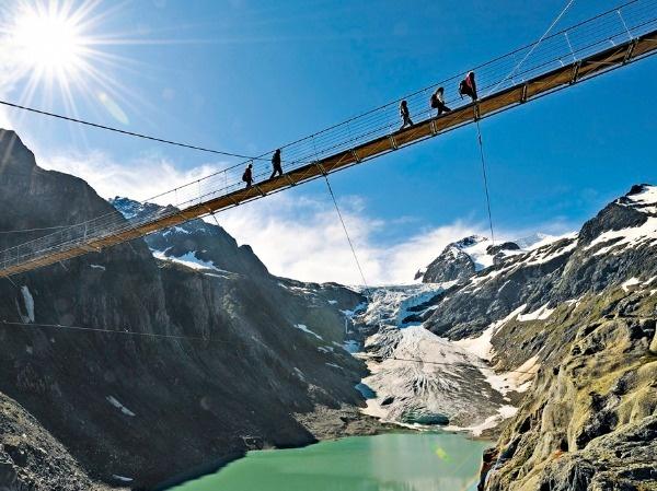 The top 10 most dangerous Bridges In the World 
