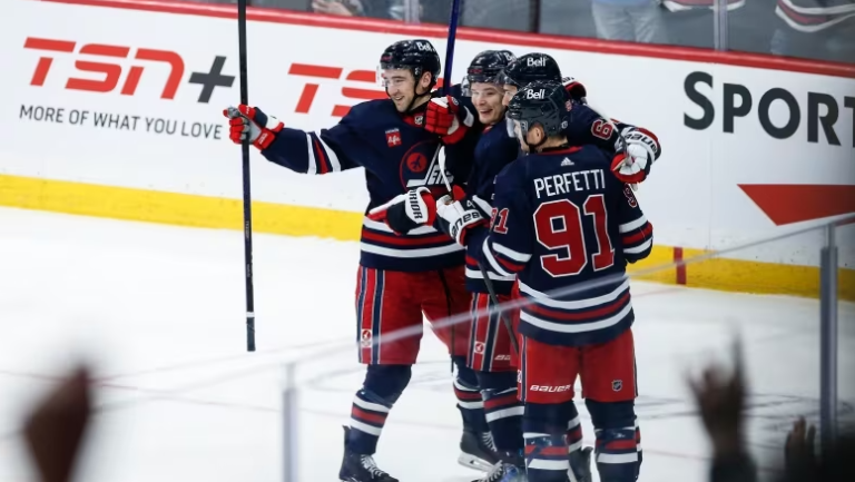 Winnipeg Jets defeat the Boston Bruins 5-1 at home