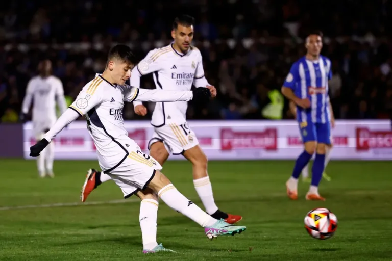 Real Madrid overcomes Arandina rather easily to get to the Copa del Rey semifinals