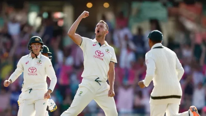 Australia defeats Pakistan by eight wickets in the Sydney Test