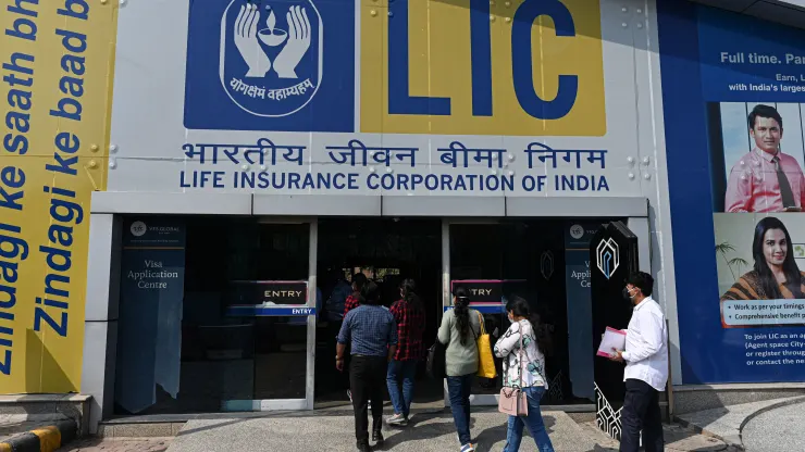 LIC rises to fifth in corporate valuation as stock prices climb
