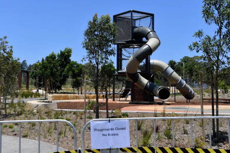 Garden bed mulch contains harmful friable asbestos, closing inner Sydney park