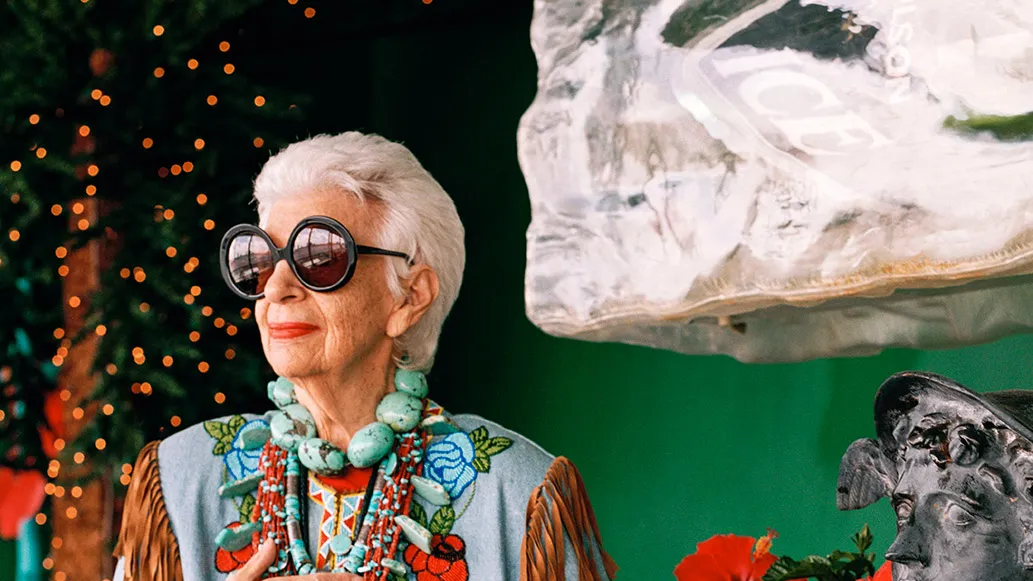 Iris Apfel, a fashion legend, dies at the age of 102
